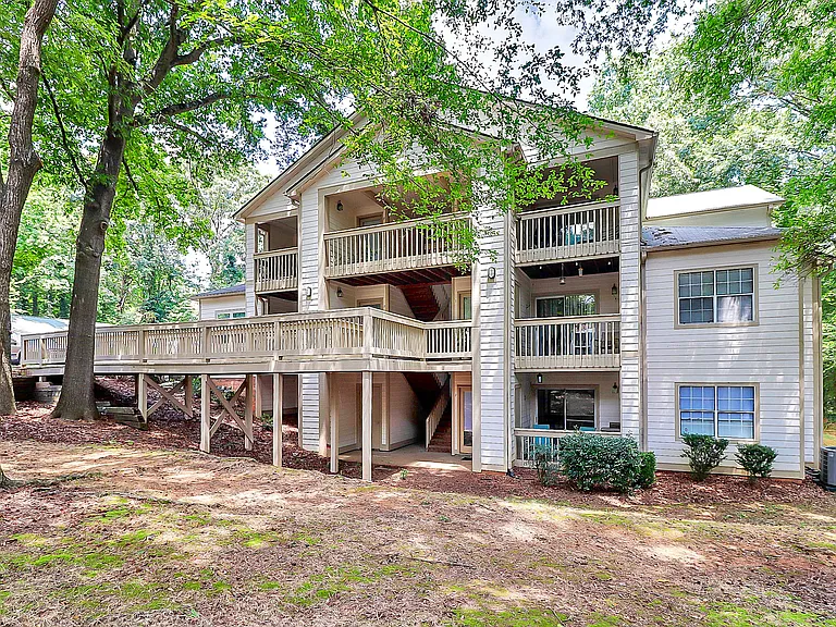 1001 Churchill Downs Ct #J — Photo 1