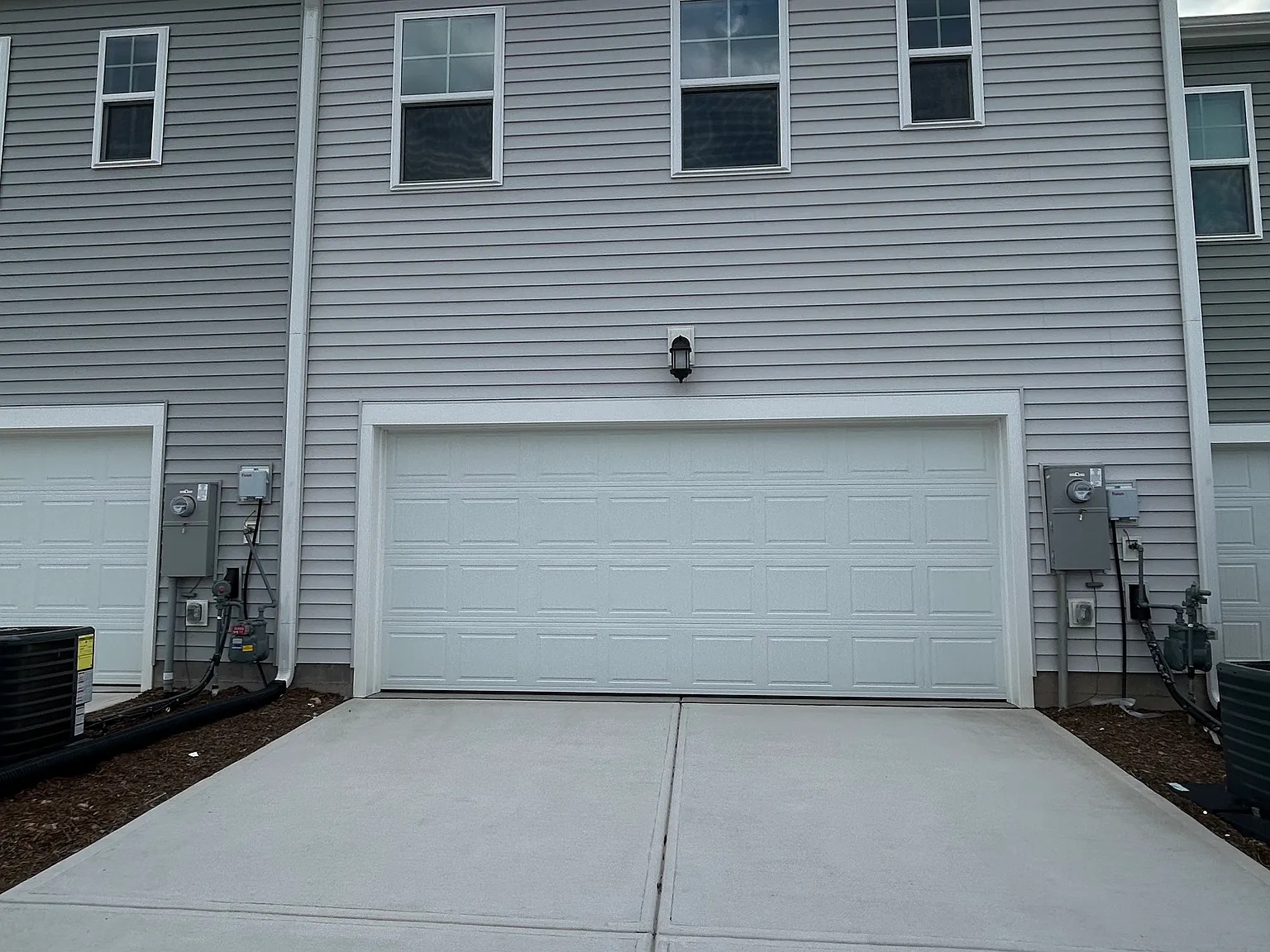 3 bed, 2.5 bath, 1931 sqft, $2,100 — Photo 3