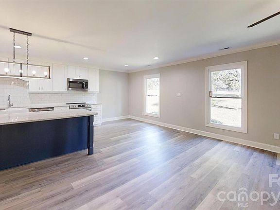 4th image of 5406 Christopher Rd