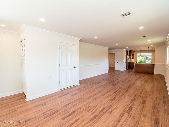 4th image of 2188 Mount Hood Ln