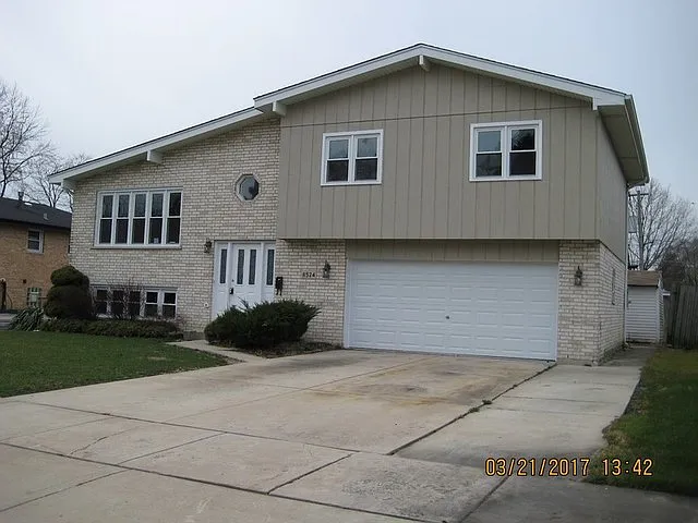 8524 New England Ave photo 1