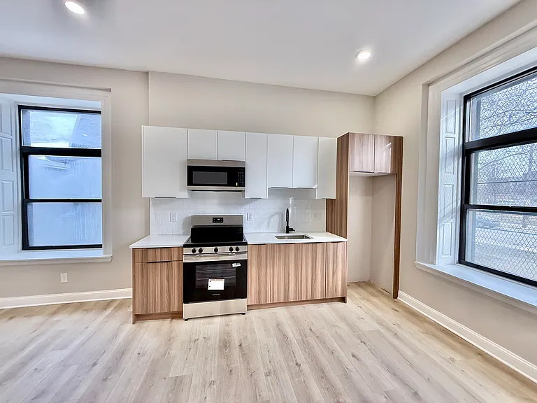 1032 N 48th St #D-1A — Photo 2