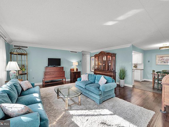 2nd image of 860 Lower Ferry Rd Suite 5-P