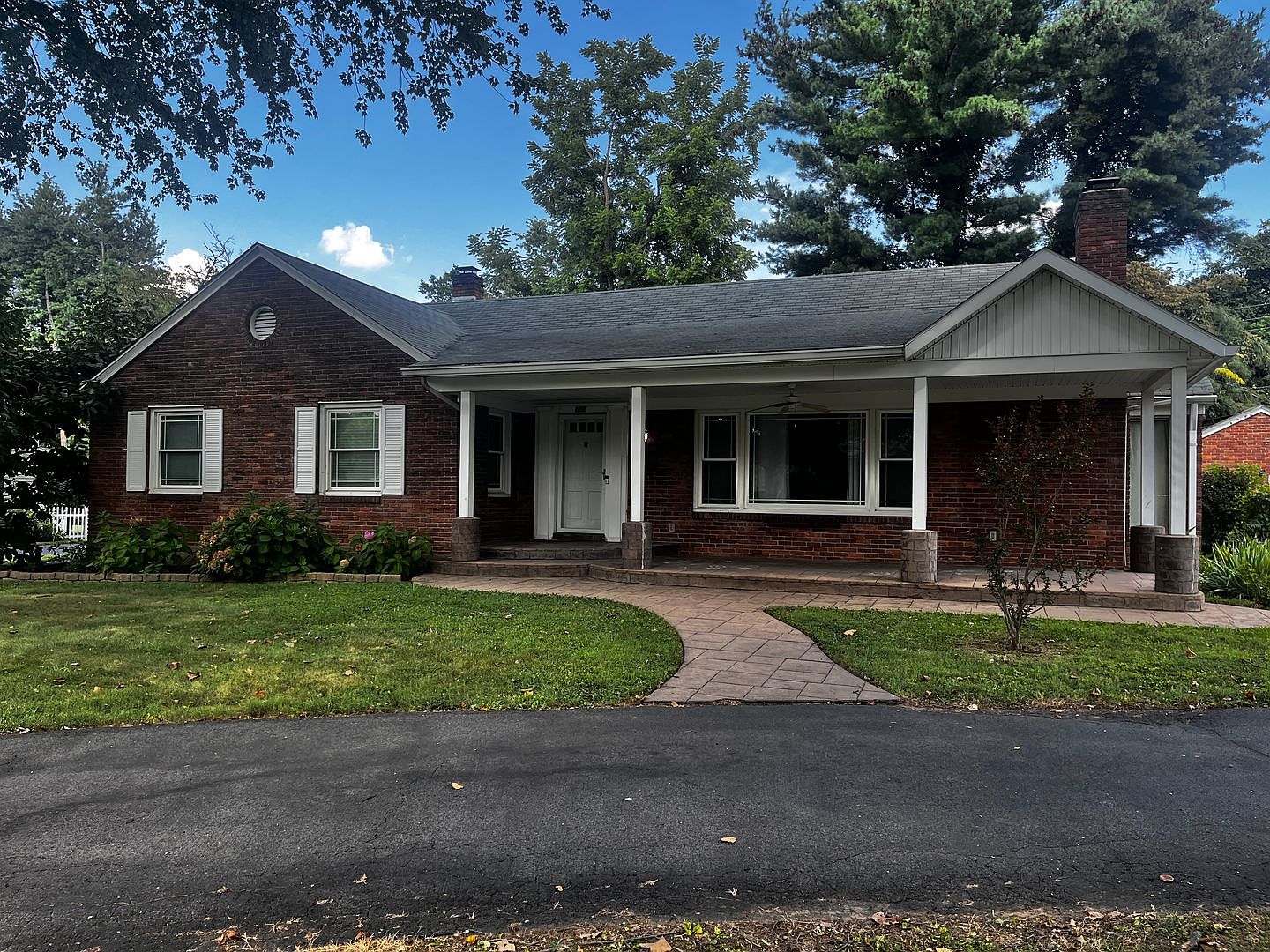 607 Southview Dr, Windy Hills, KY 40207 | Zillow 607 Southview Dr, Windy Hills, KY 40207 | Zillow