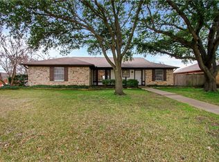 5701 Crestwood Cir W, North Richland Hills, TX 76180
