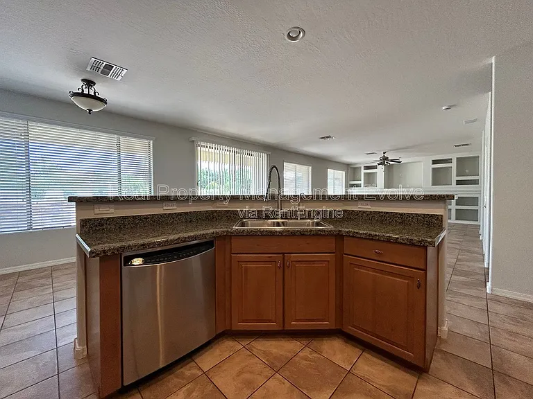 9707 S 45th Ave — Photo 14
