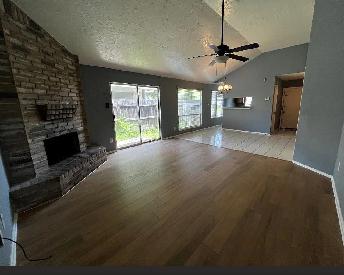 3 bed, 2.0 bath, 1238 sqft, $1,350 — Photo 2
