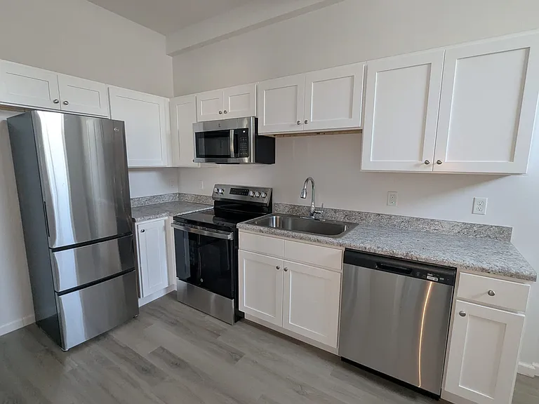 337 Main St #4A — Photo 1