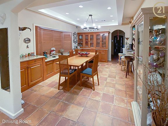 5th image of 2223 Avenue