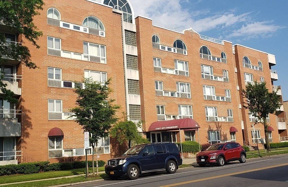1st image of 205 Mineola Blvd