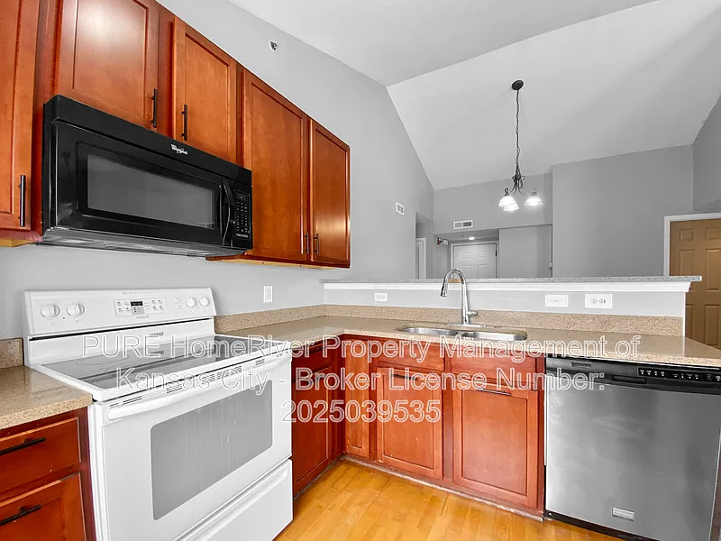 2 bed, 2.0 bath, 970 sqft, $1,450 — Photo 3