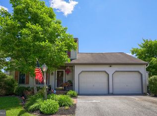 750 Woodland View Dr, York, PA 17406