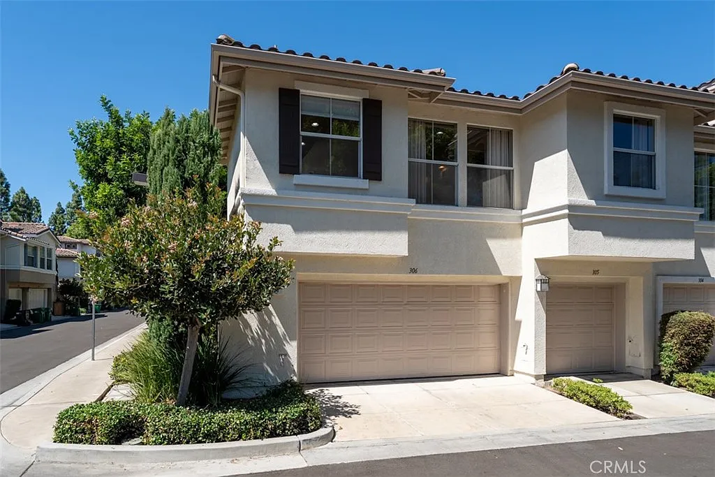 2 bed, 1057 sqft, $3,495 — Photo 1