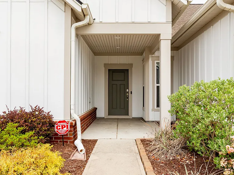 7129 Spoleto Dr — Photo 3