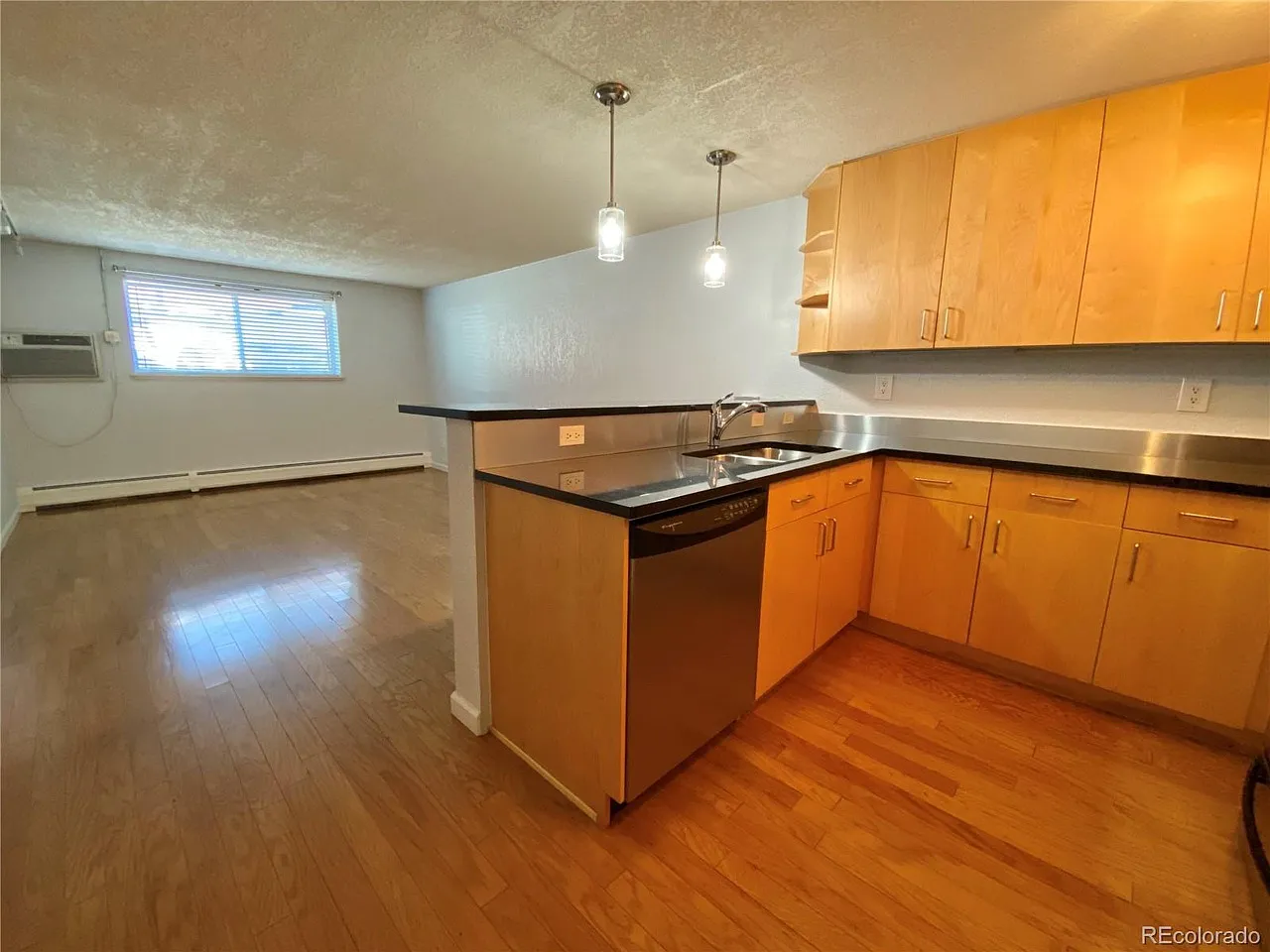 1 bed, 604 sqft, $1,500 — Photo 2
