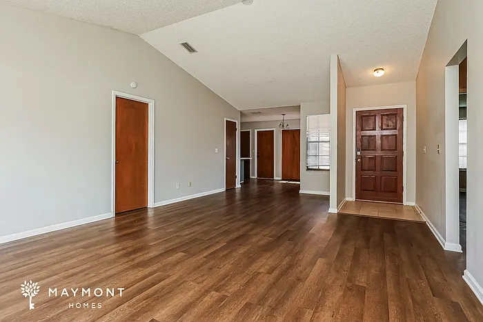 3 bed, 2.0 bath, 1310 sqft, $1,695 — Photo 3