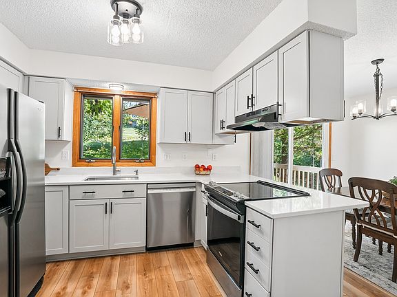 4th image of 614 Brookwood Dr