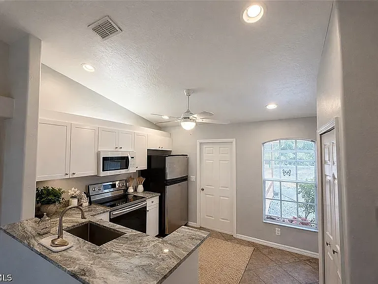 2360 Birdsong Ln — Photo 7