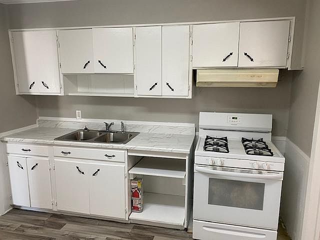 2nd image of 1305 Becky St