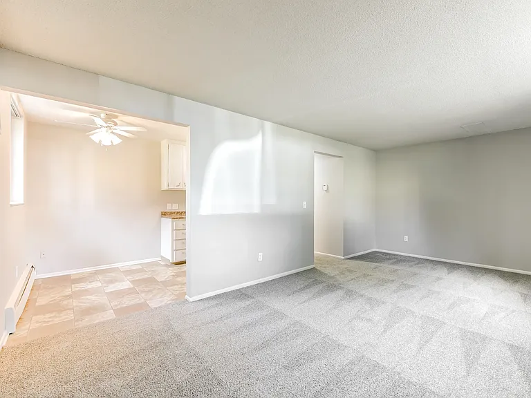 LaBlanche Apartments — Photo 13