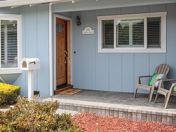 3rd image of 1759 Oakwood Ave