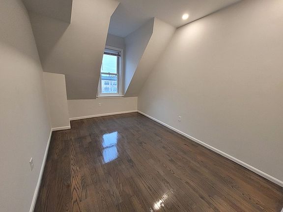 5th image of 1402 Beacon St APT 4