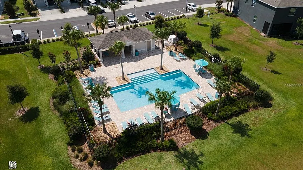 4 bed, 2.0 bath, 2031 sqft, $2,500 — Photo 2