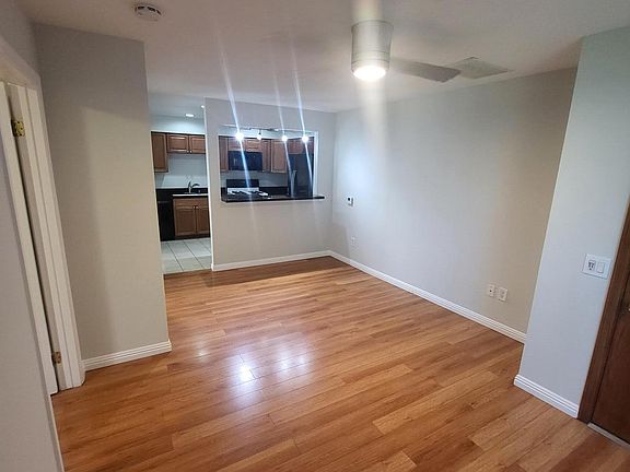 3rd image of 3914 W Victory Blvd APT 102