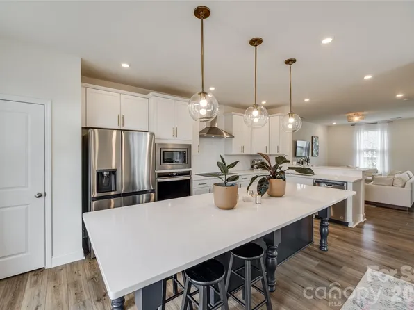 400 Simeon Dr, Charlotte, NC 28208