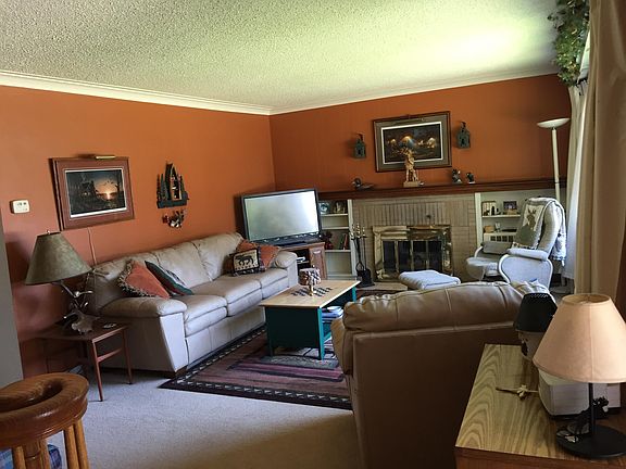 3rd image of 213 Hursley St