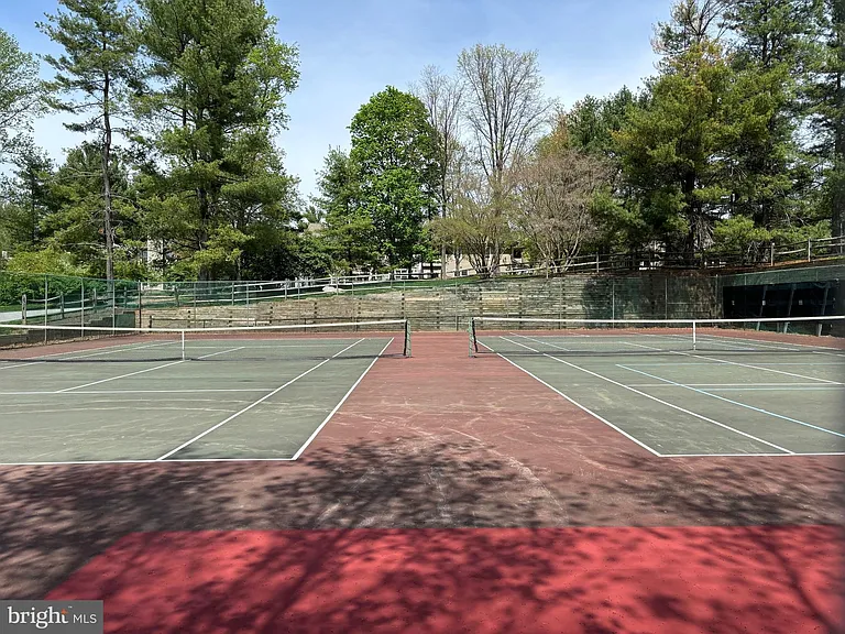 335 Danbury Ct #335 — Photo 43