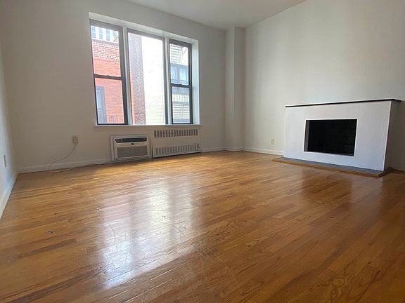 2nd image of 35 W 64th St APT 5F