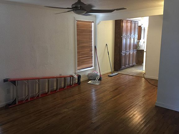 3rd image of 2336 Chandler Dr W