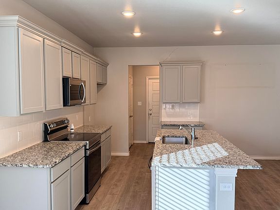 4th image of 7721 95th St