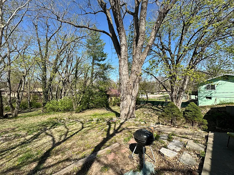 1405 Westwind Dr — Photo 6