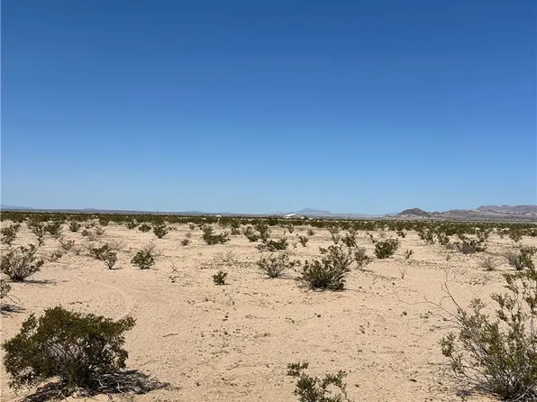 1102 Sam Arkland Dr, Twentynine Palms, CA 92277