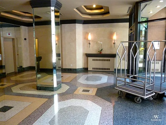 Sold by Warburg | media 8