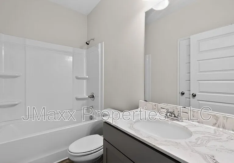 185 Madison Bnd — Photo 13