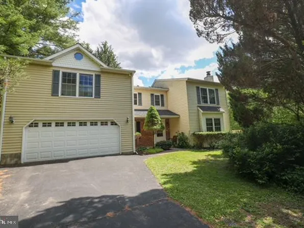 1740 Fairmount Rd, Hampstead, MD 21074