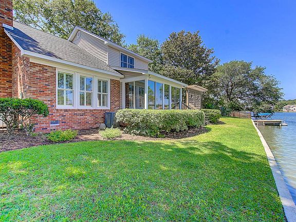 5th image of 1316 Woodlake Ct