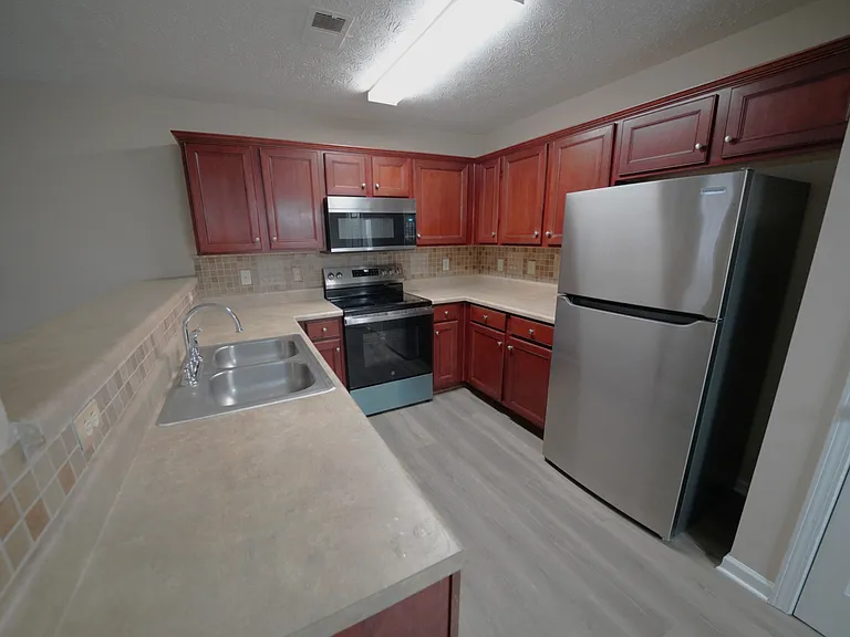 138 Alton Cir — Photo 6