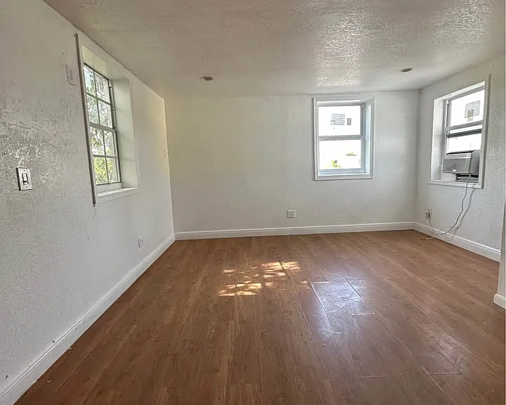 118 NE 1st Ave #H1 — Photo 2