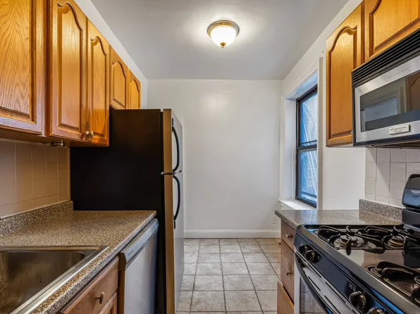 83-10 35th Avenue image 4 of 17