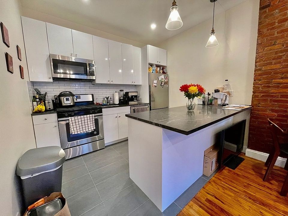 1st image of 149 W 14th St #6
