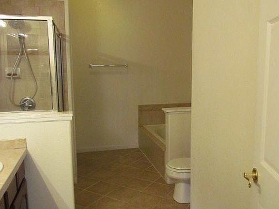 5th image of 1703 Whitehall Dr #9B