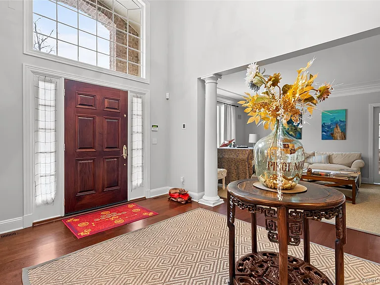 1 Augusta Ct — Photo 2