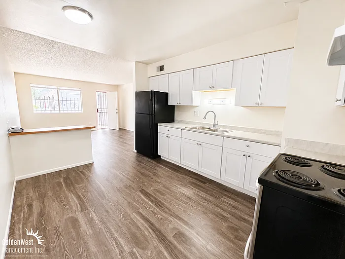 6818 N 17th Ave #10 — Photo 3