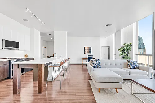 3033 Wilshire Photo 1