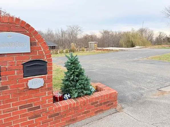 109 Briarwood Dr, Marion, KY 42064