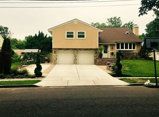 102 Weather Vane Dr, Cherry Hill, NJ 08002